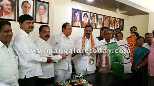 JDS Udupi district president Deviprasad Shetty inducted into Congress by Vinay Kumar Sorake